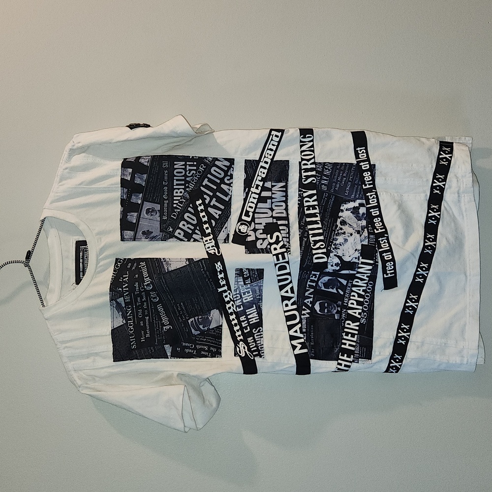 Smuggler's Moon T-shirt Size Small